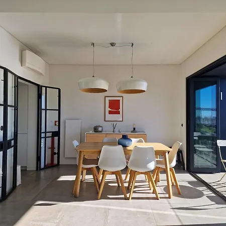 Mbird Riverside 2bd Flat With Garage Apartment *