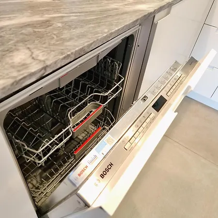 Mbird Riverside 2bd Flat With Garage דירה *