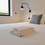 Mbird Riverside 2bd Flat With Garage * Lisboa
