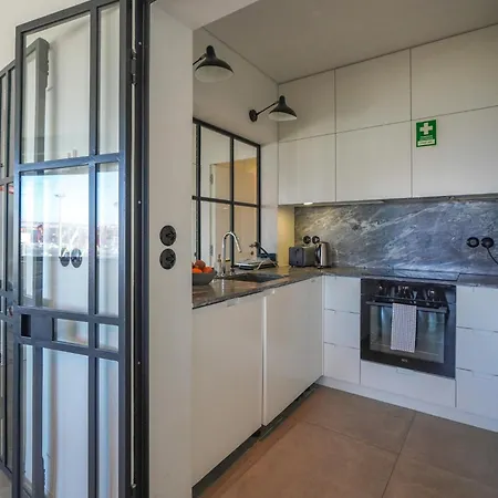 Mbird Riverside 2bd Flat With Garage *