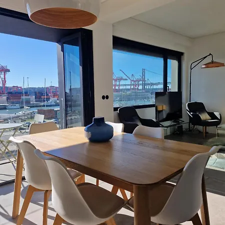 Mbird Riverside 2bd Flat With Garage