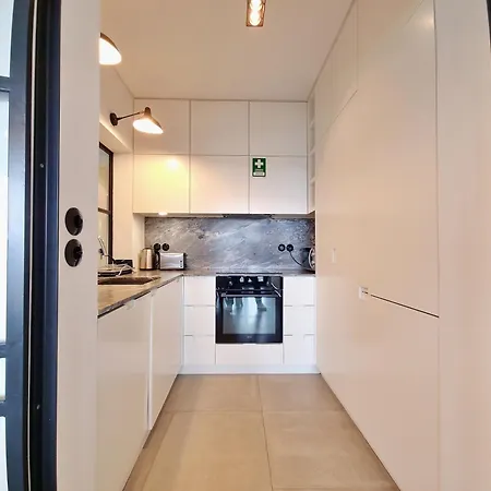 Mbird Riverside 2bd Flat With Garage דירה