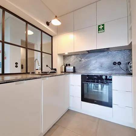 Mbird Riverside 2bd Flat With Garage *