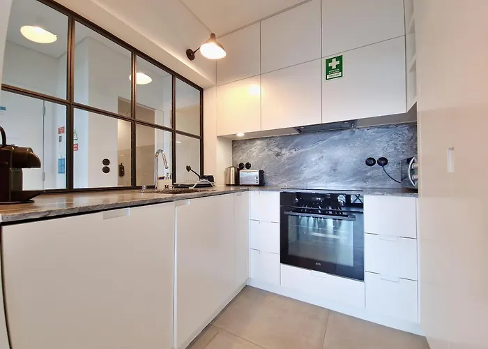 Mbird Riverside 2bd Flat With Garage *
