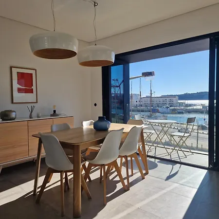 アパート Mbird Riverside 2bd Flat With Garage