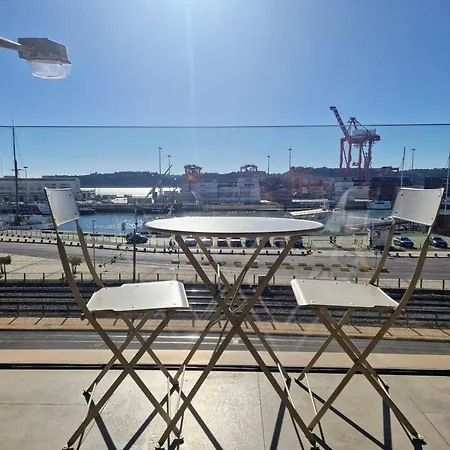 Mbird Riverside 2bd Flat With Garage