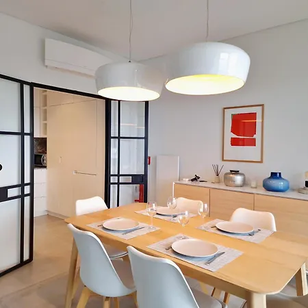 Mbird Riverside 2bd Flat With Garage *